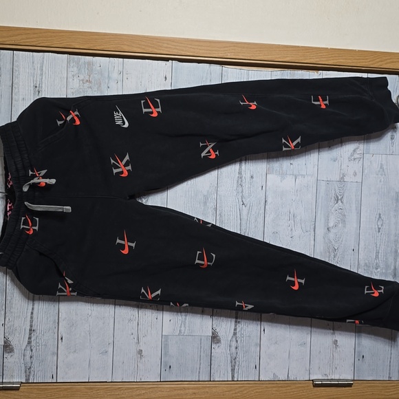 Nike Black Monogram Logo Sweatpants Jogger Pants Size Youth Large - Picture 1 of 7